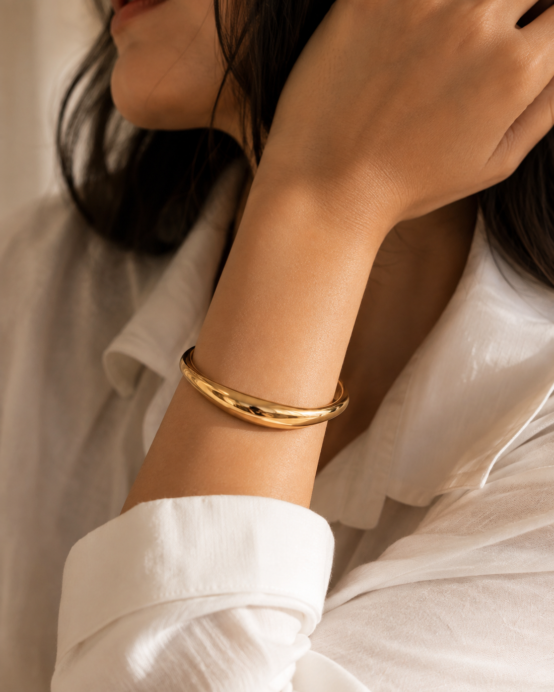 Barsa - Arc Brass Bangle