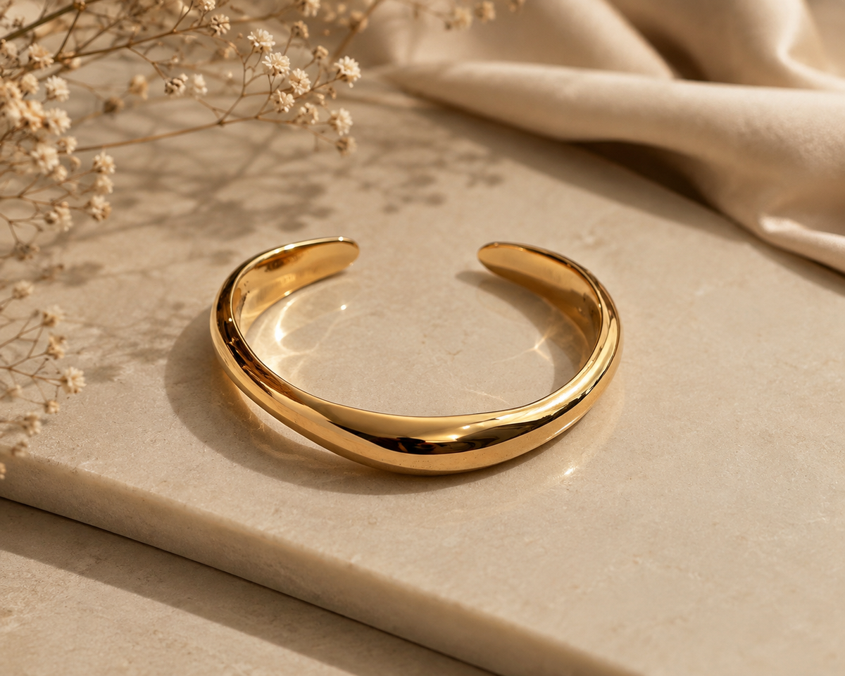 Barsa - Arc Brass Bangle