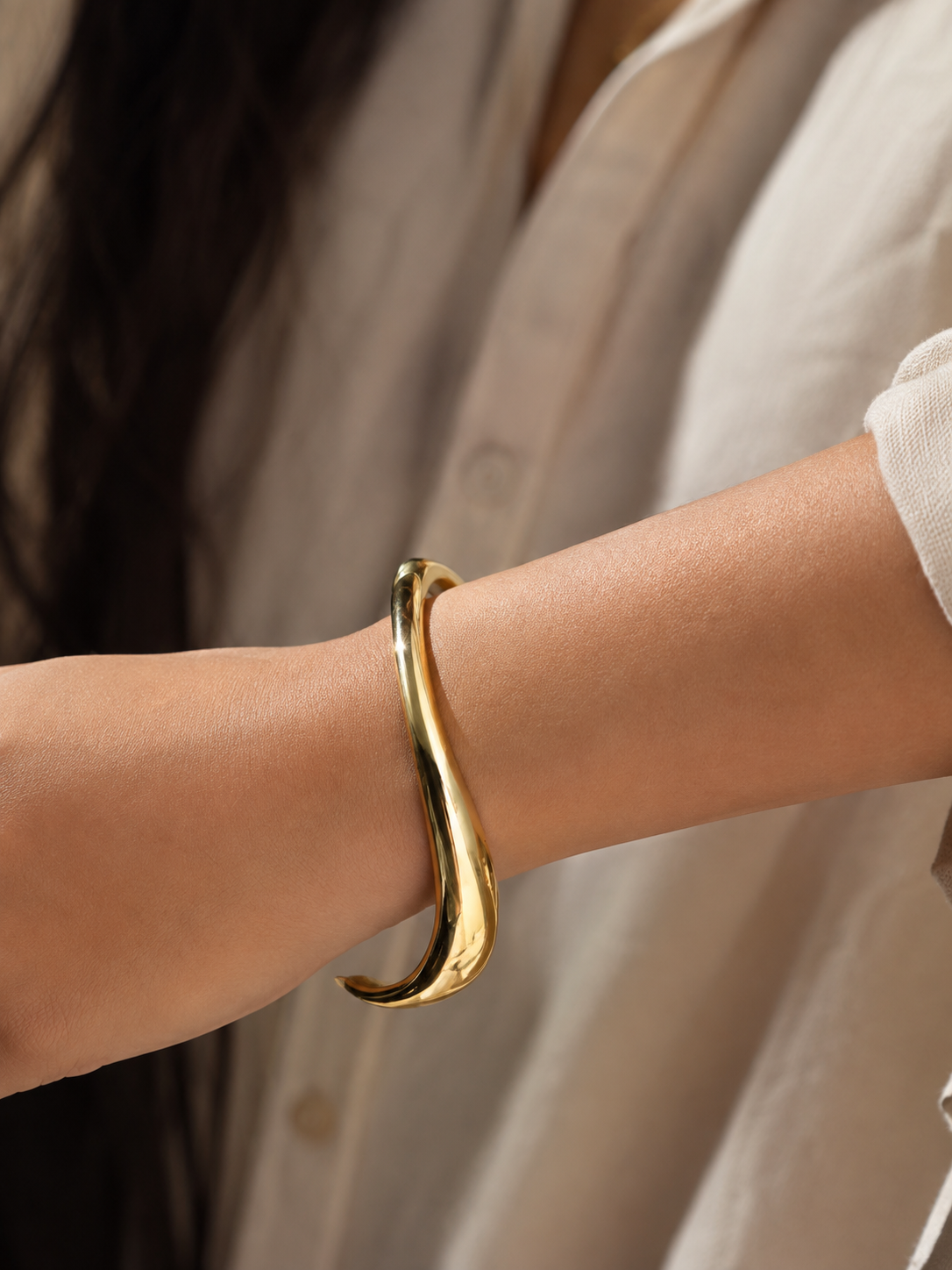 Barsa – Sculpted Arc Cuff