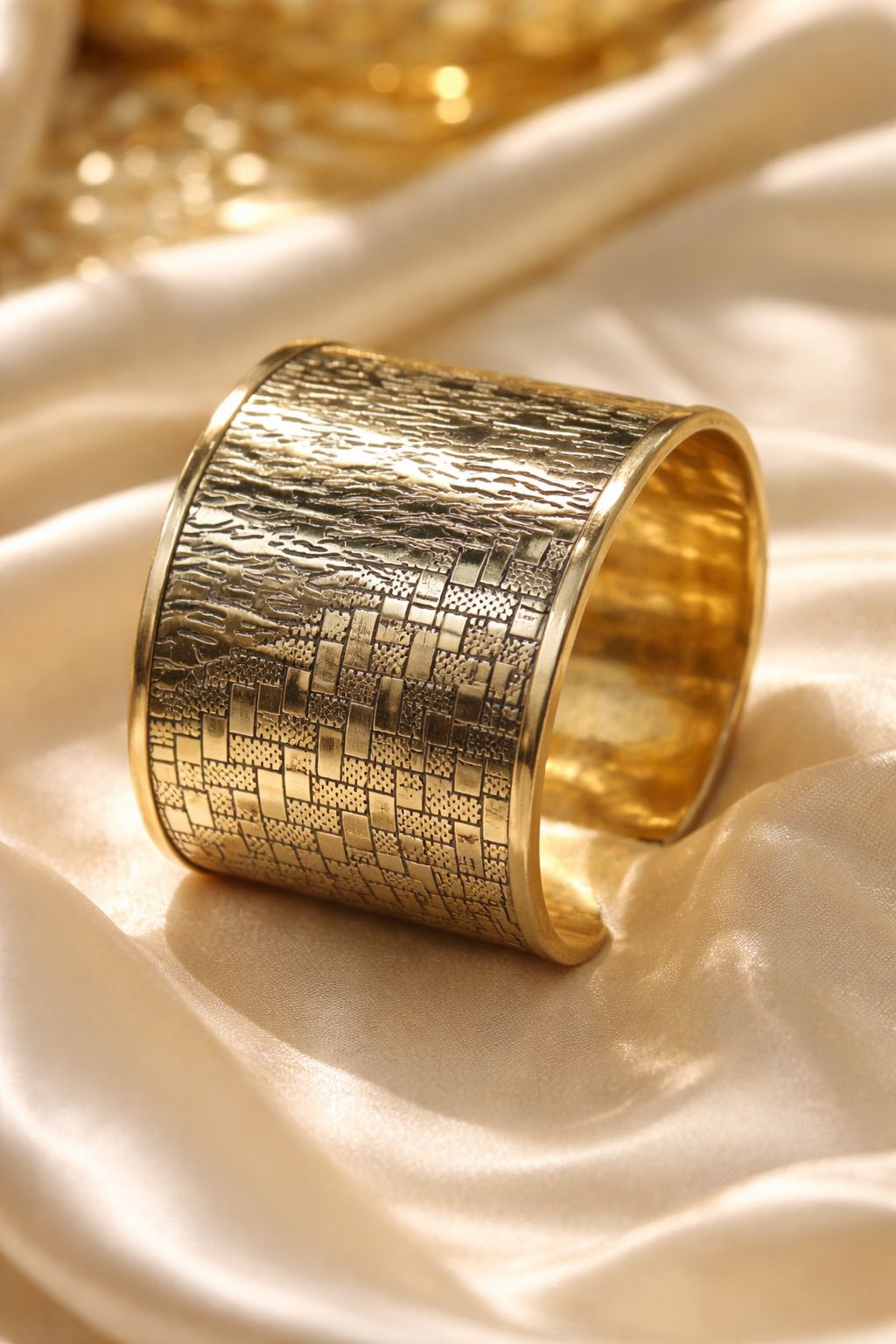 Barsa - Cuff Bracelet - Gold